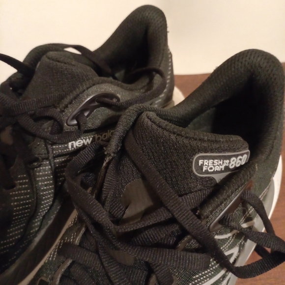 New Balance Black and White Running Shoes - Picture 13 of 14